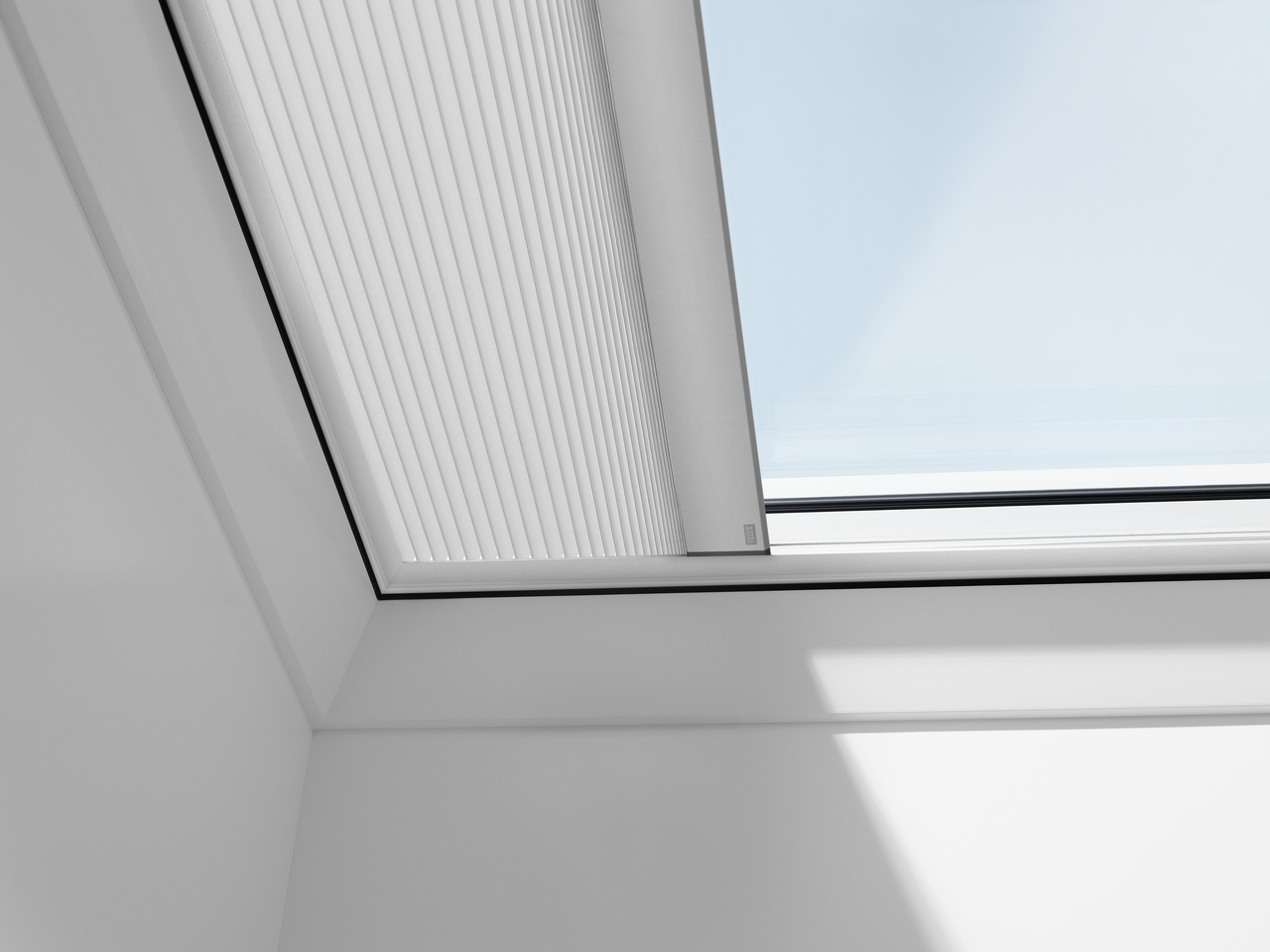 Tenda Velux oscurante plissettata interna INTEGRA elettrica per finestre per  tetti piani (90×90 cm.) Bianca FMK 090090 1045SWL – Costruire